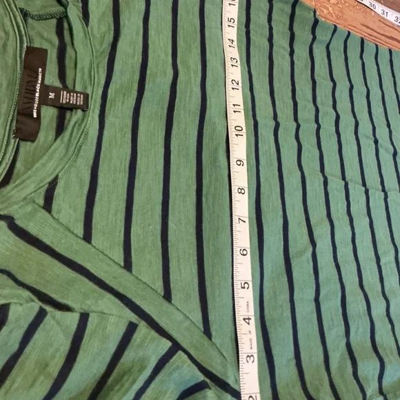 White House Black Market Green and Black Top - Picture 3 of 5